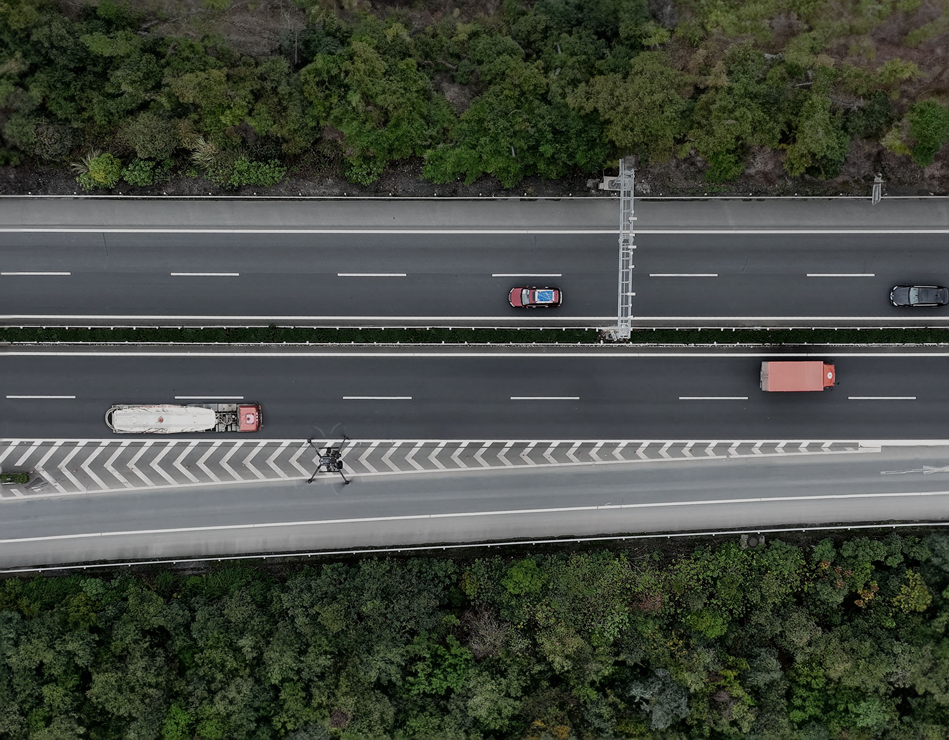 飛行大腦 i40將自動(dòng)飛行算法與飛控實(shí)時(shí)融合，實(shí)現(xiàn)無人機(jī)自動(dòng)飛行作業(yè)