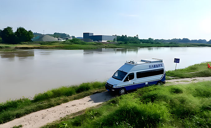 四川：借“眼”治水無人機(jī)巡檢讓違規(guī)行為無處遁形