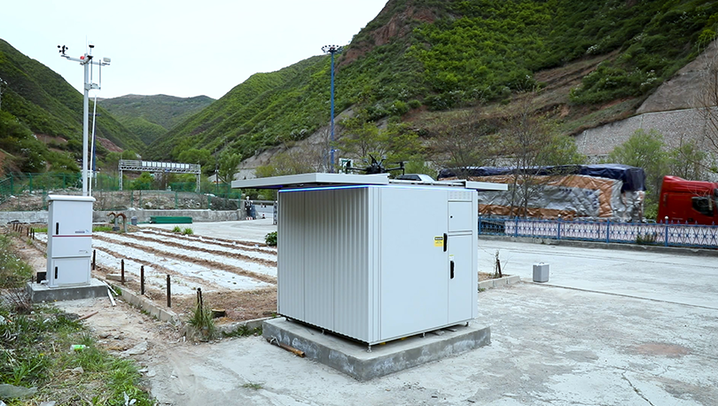 全自動飛行無人機(jī)戰(zhàn)疫情